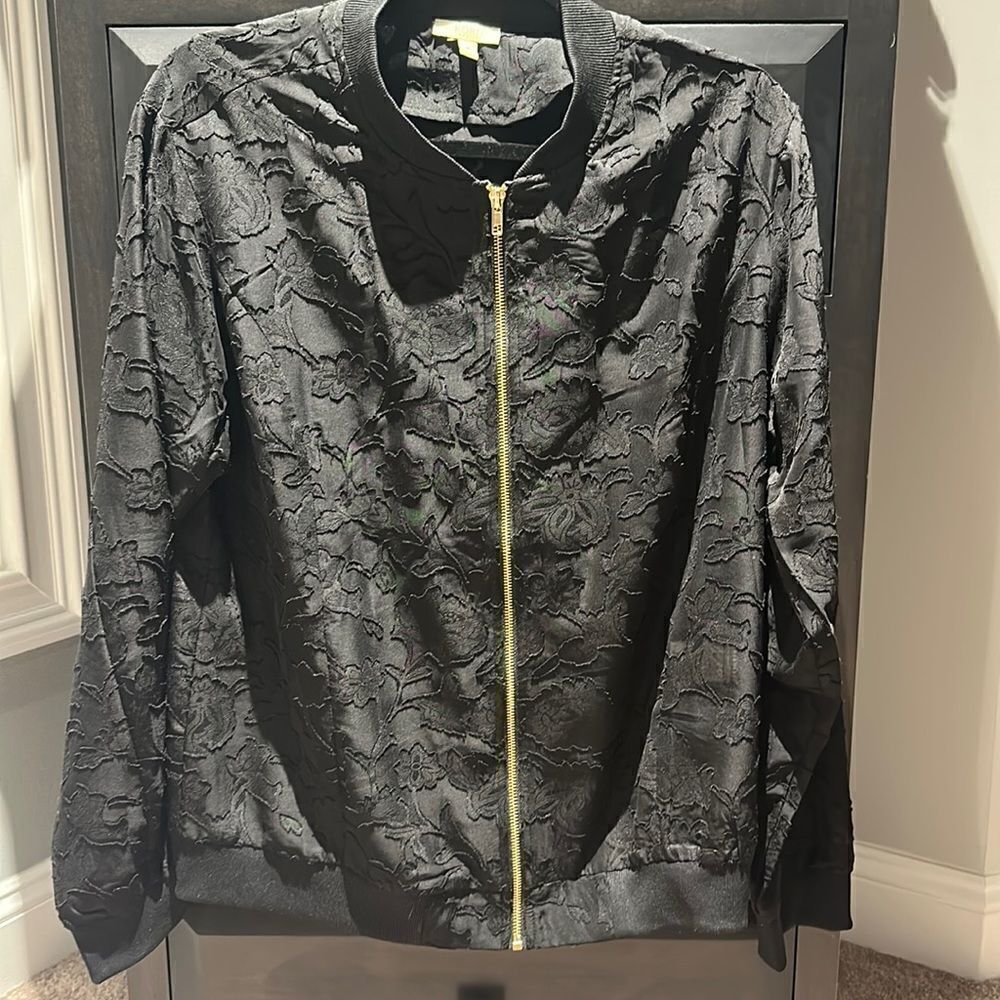 Lace black jacket size medium! Loose band bottom! Sheer !!